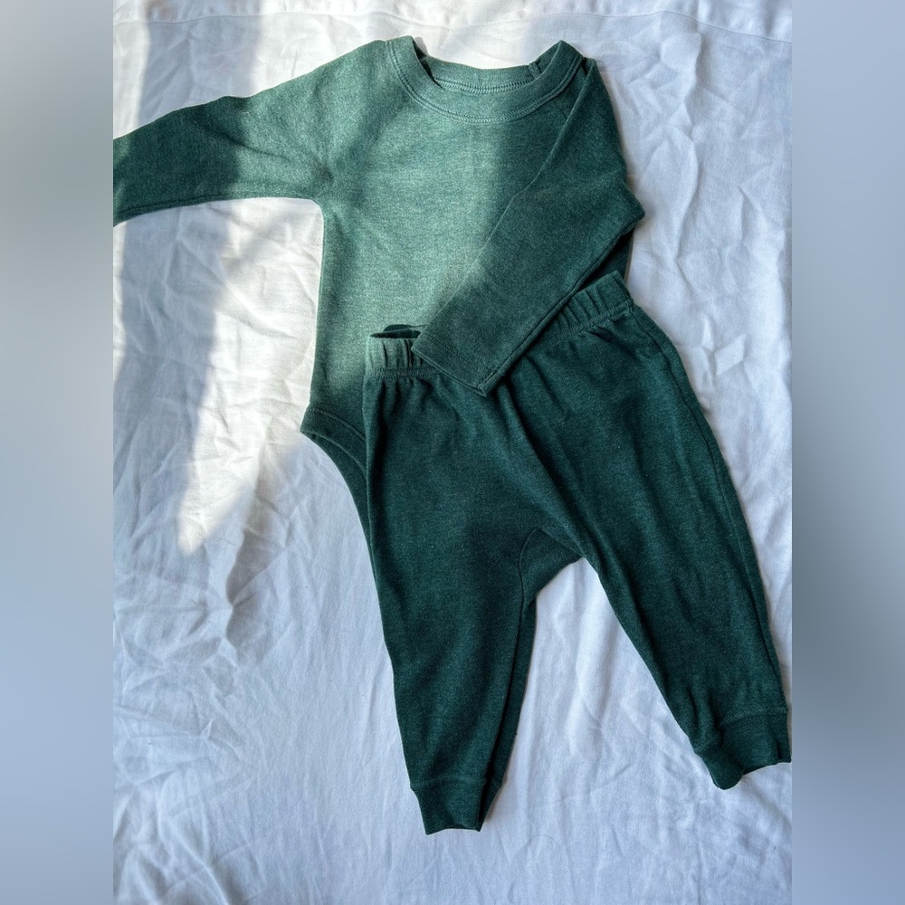 Old Navy Green Baby Boy/Girl Outfit Set 6-12m